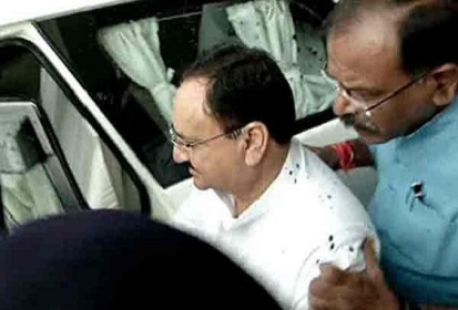 Agitated AIIMS students throw ink at union health minister in Bhopal