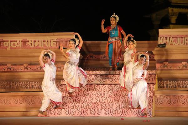 Khajuraho  world heritage  dance festival  Guinness World Record  Kathak  classical dance  Madhya Pradesh