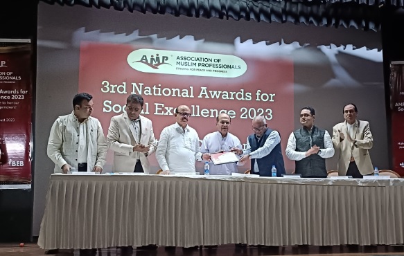 AMP social excellence awards. AMP awards  National Awards for social excellence  Association of Muslim Professionals  Journalists  Award for journalists  Award for top journalists in India