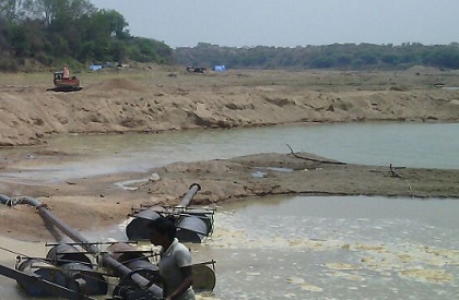 submarine  illegal  sand mining  dredge  excavate  hollow  Madhya Pradesh  Sindh  River  riverbed  crackdown