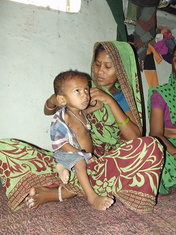 mother with malnourished child