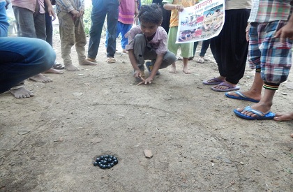 marbles  kanchaa  competition  Bhopal  underprivileged  children  kids